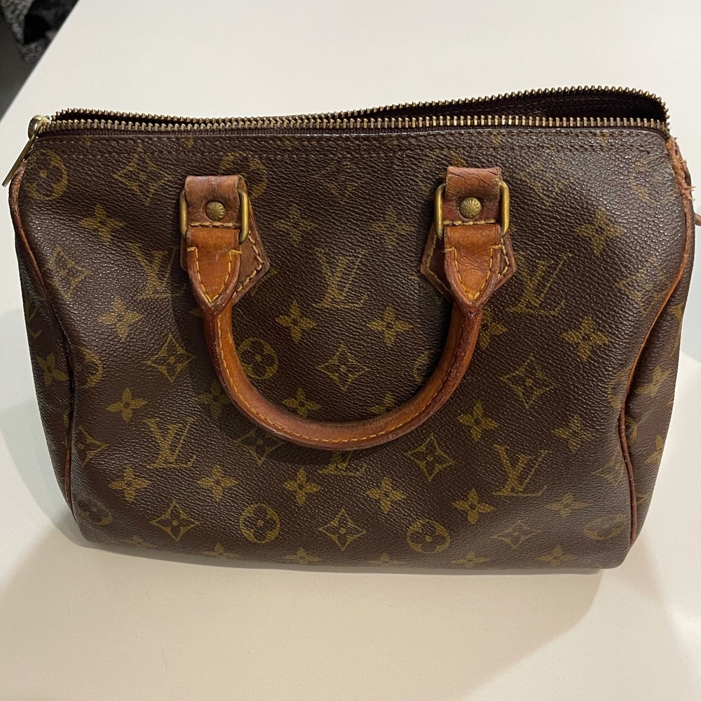 Authentic VINTAGE Louis Vuitton Speedy bag